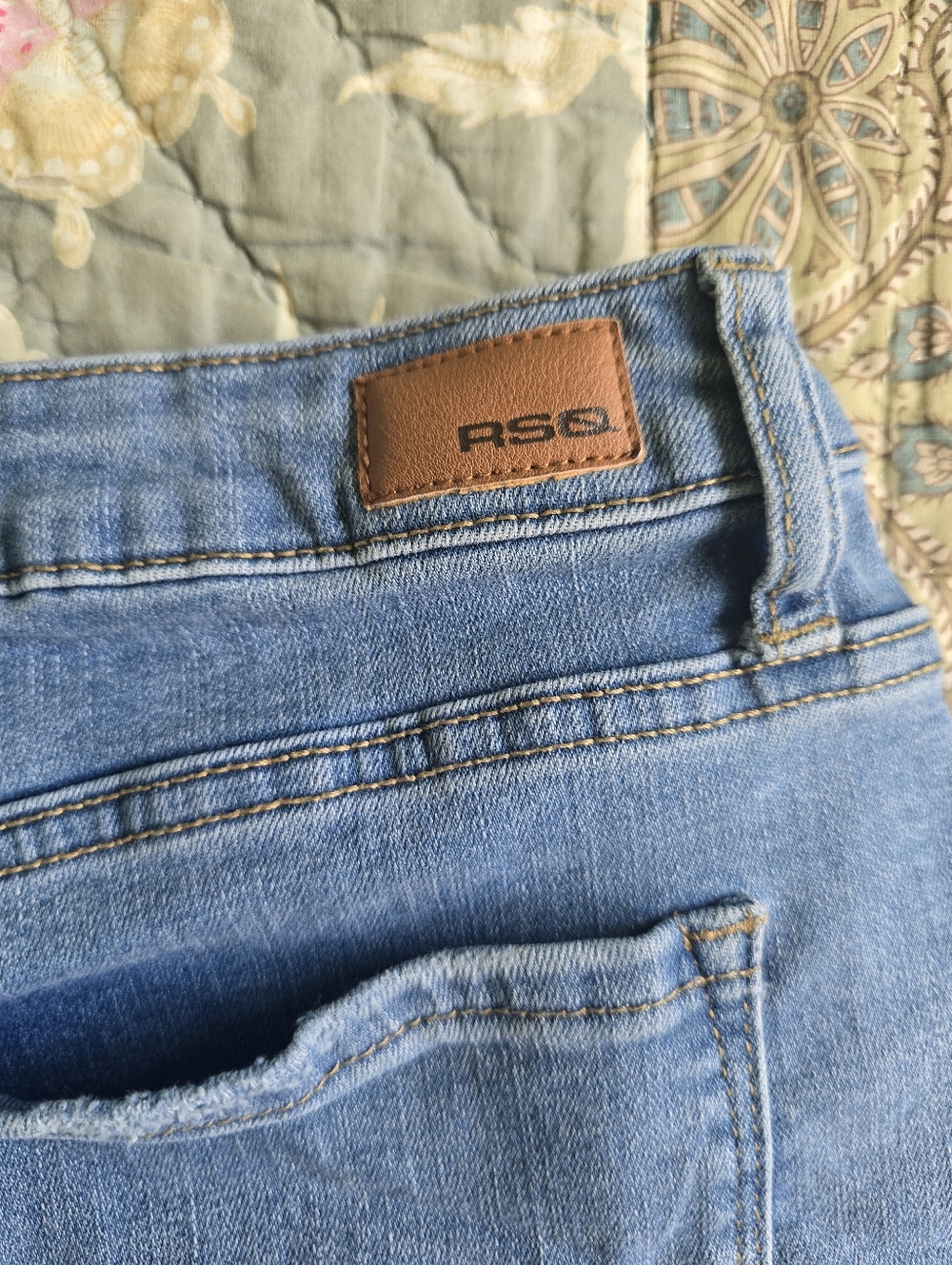 RSQ Vintage High Rise Distressed Jean Shorts Women's Size 27 / 4 - Picture 3 of 5